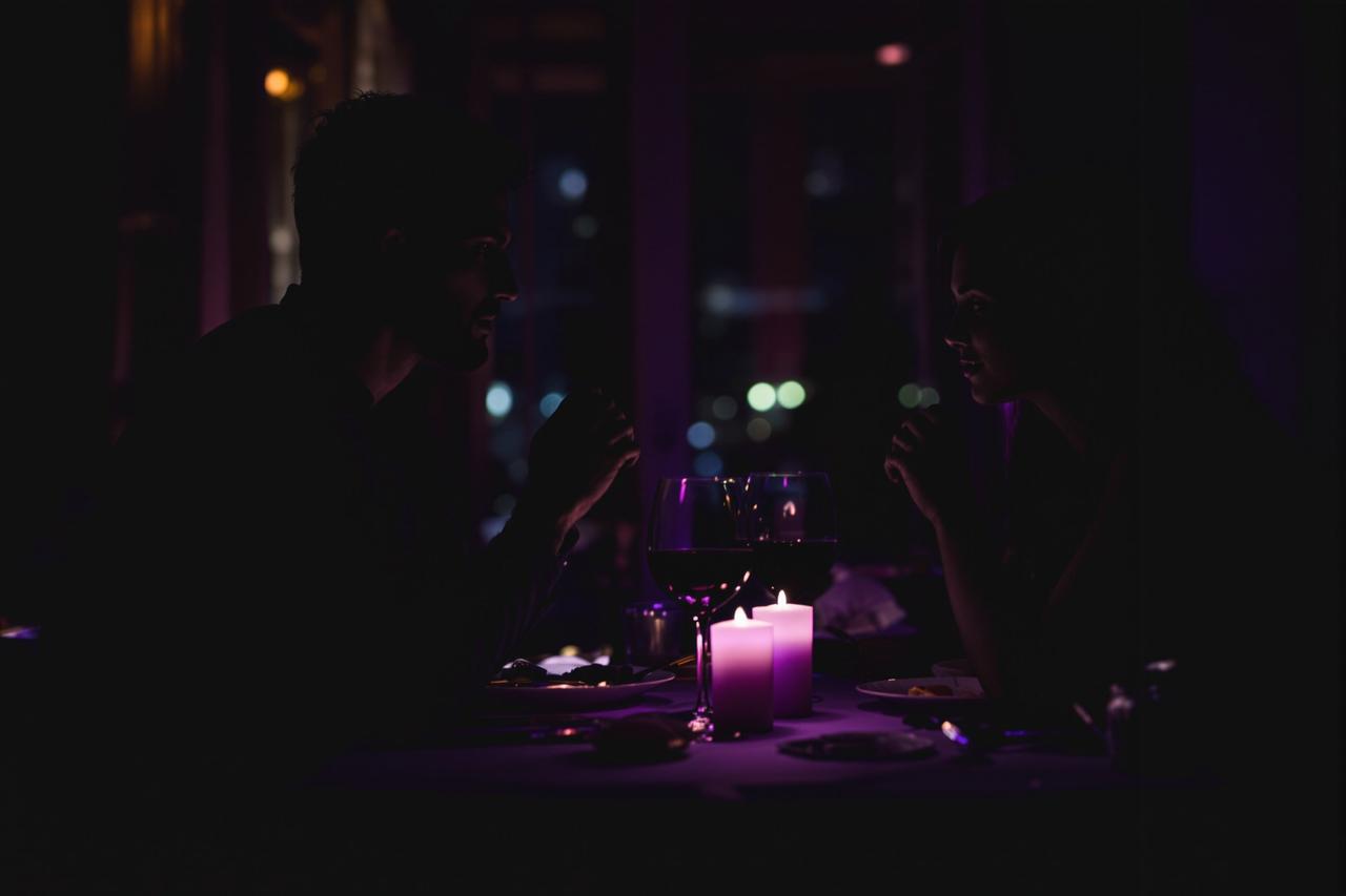 某明星夫妻庆祝结婚纪念日,女方全程黑脸被质疑婚姻危机